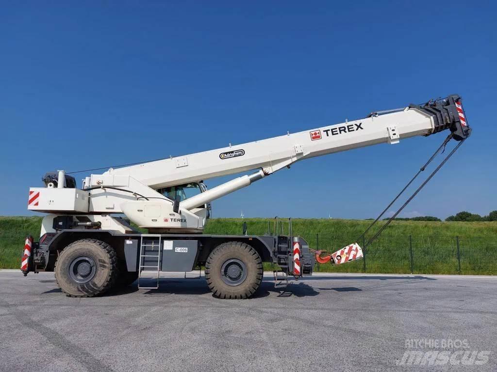 Terex RT90 Raske maastiku tõstukid