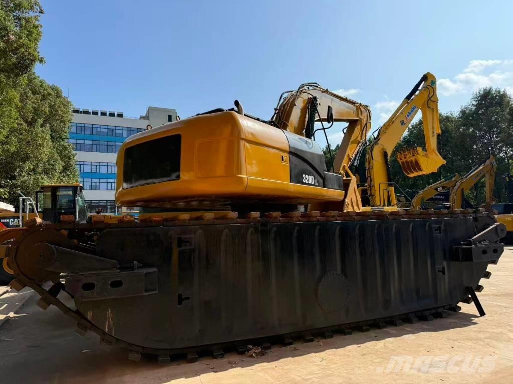 CAT 320 D2 Amfiib ekskavaatorid