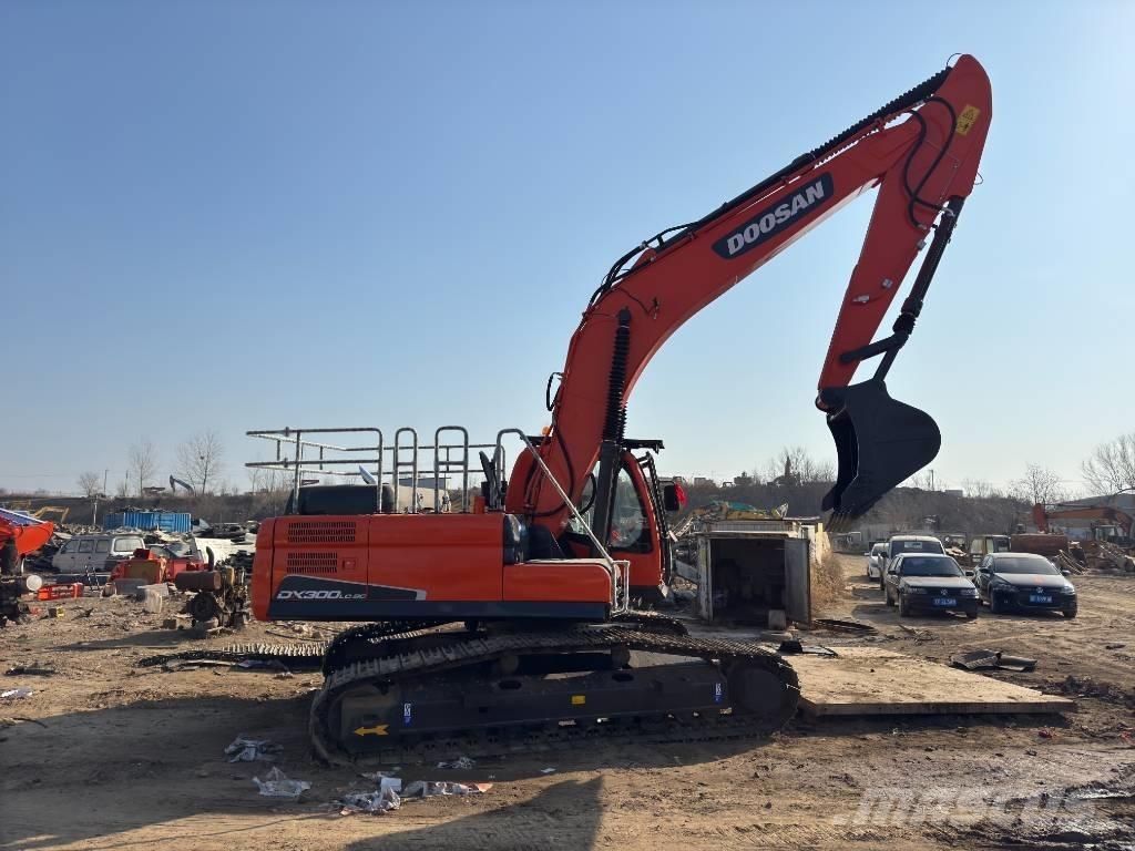 Doosan DX300 Roomikekskavaatorid