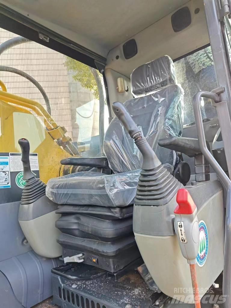 Hitachi ZX 200 Roomikekskavaatorid