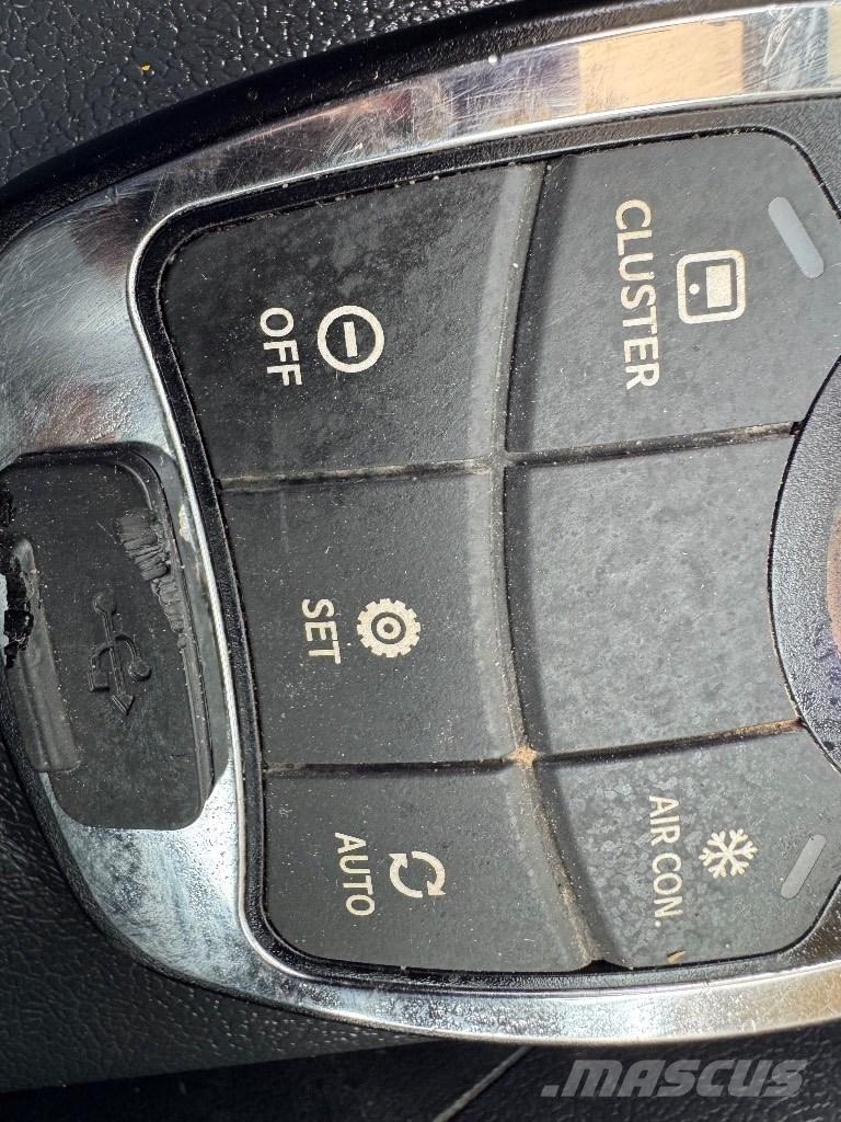 Hyundai HX140 LC Roomikekskavaatorid