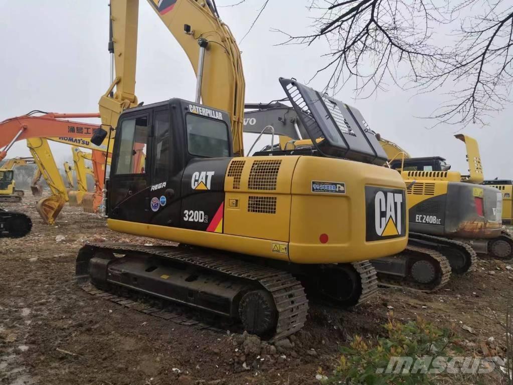 CAT 320 D Roomikekskavaatorid