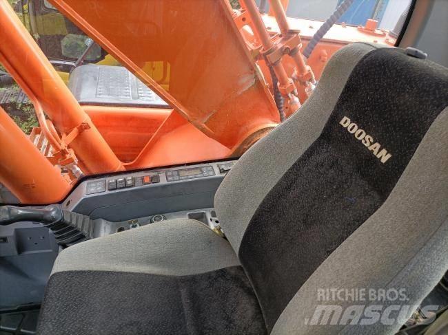 Doosan DX 300 Roomikekskavaatorid