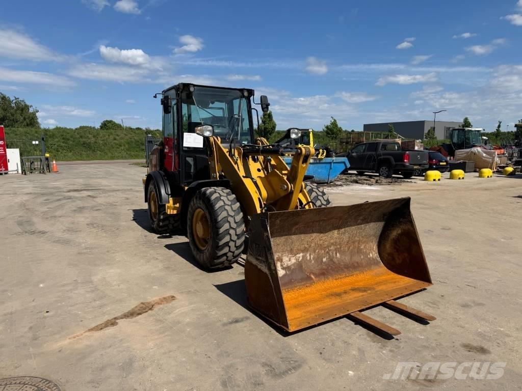 CAT 906M Rataslaadurid