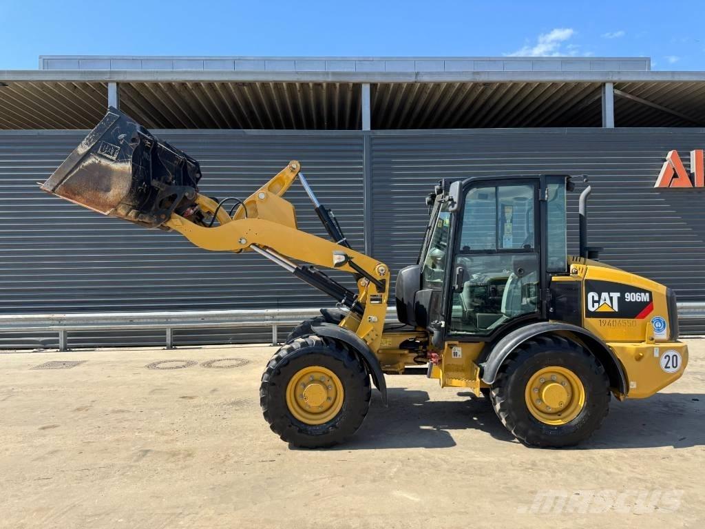 CAT 906M Rataslaadurid