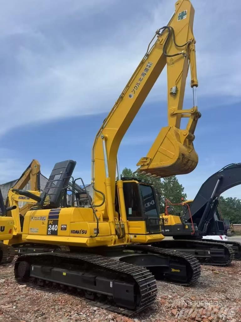 Komatsu 240LC-8 Roomikekskavaatorid