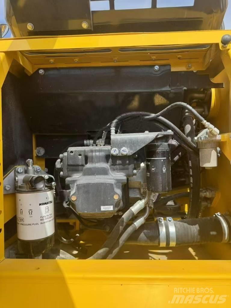 Komatsu 240LC-8 Roomikekskavaatorid