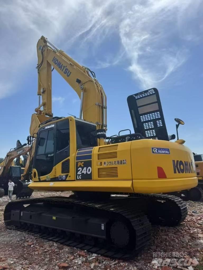 Komatsu 240LC-8 Roomikekskavaatorid