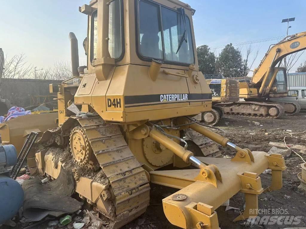 CAT D4H Buldooserid