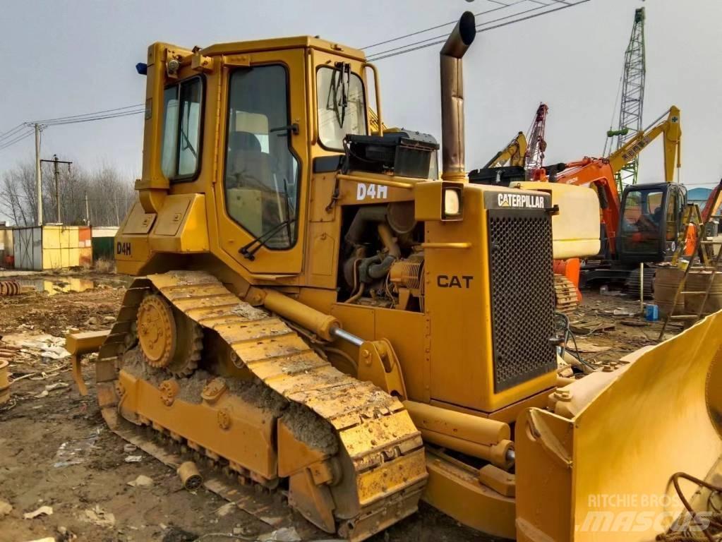 CAT D4H Buldooserid