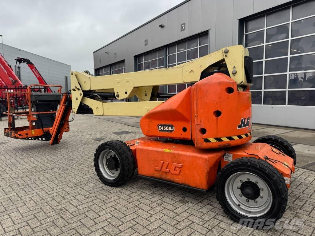 JLG E 450 AJ Iseliikuvad poomtõstukid