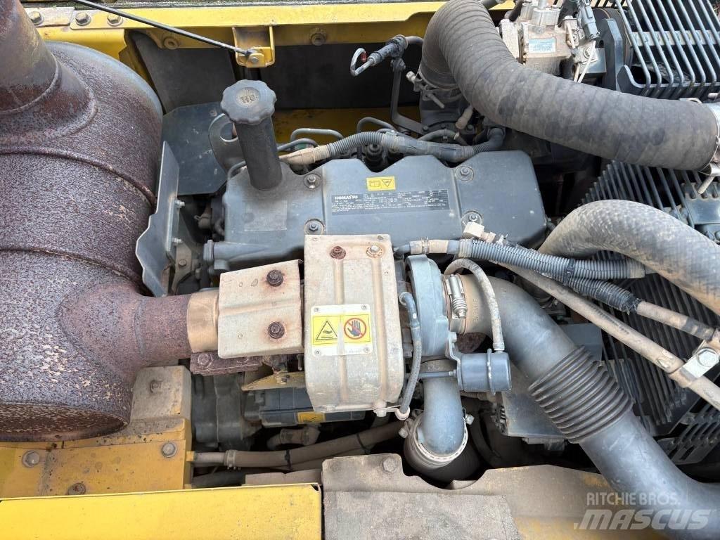 Komatsu HB 215 LC Roomikekskavaatorid