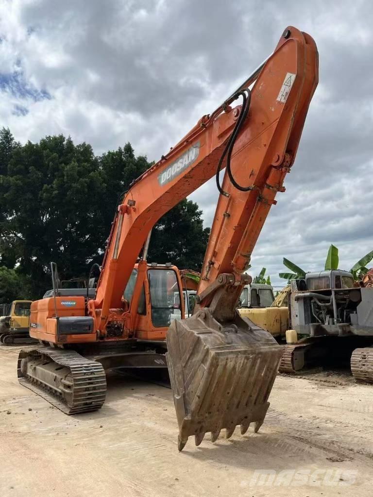 Doosan DX300LC Roomikekskavaatorid
