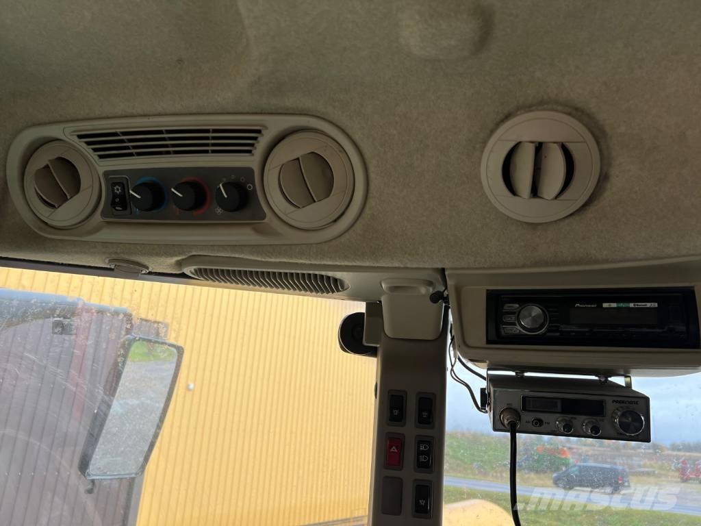 John Deere R4040i Iseliikuvad pritsid