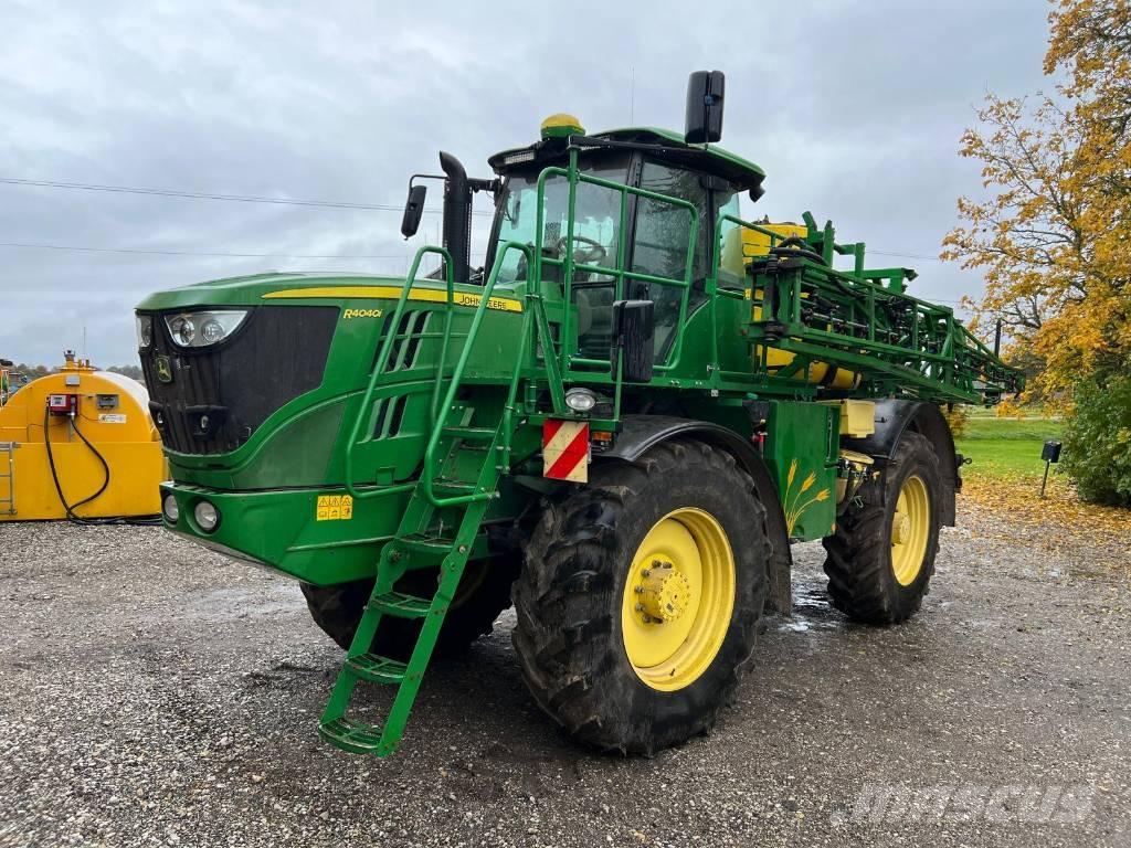 John Deere R4040i Iseliikuvad pritsid