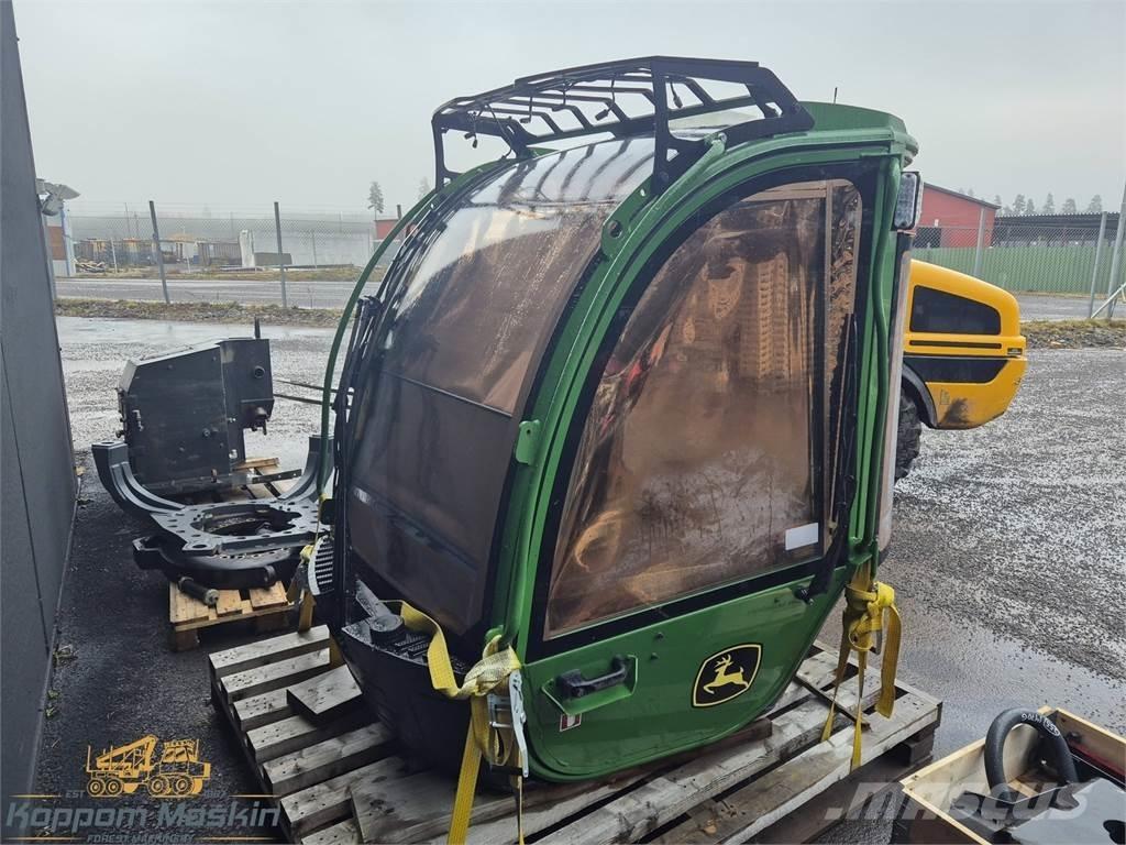 John Deere 1270G Kabiinid