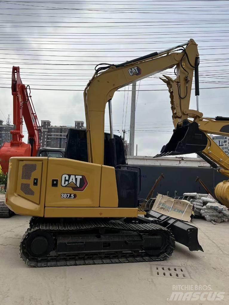 CAT 307 Roomikekskavaatorid