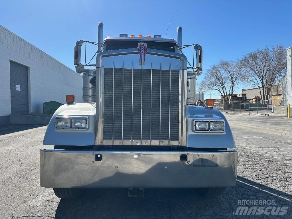 Kenworth W 900 L Sadulveokid
