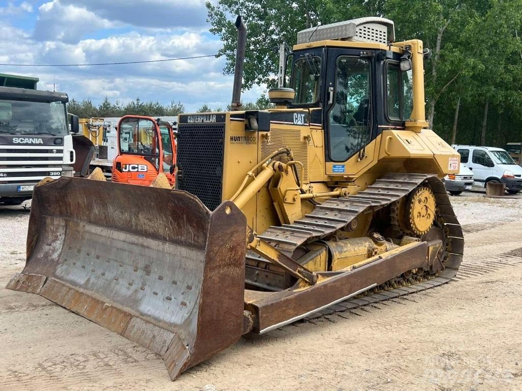 CAT D 6 M Buldooserid