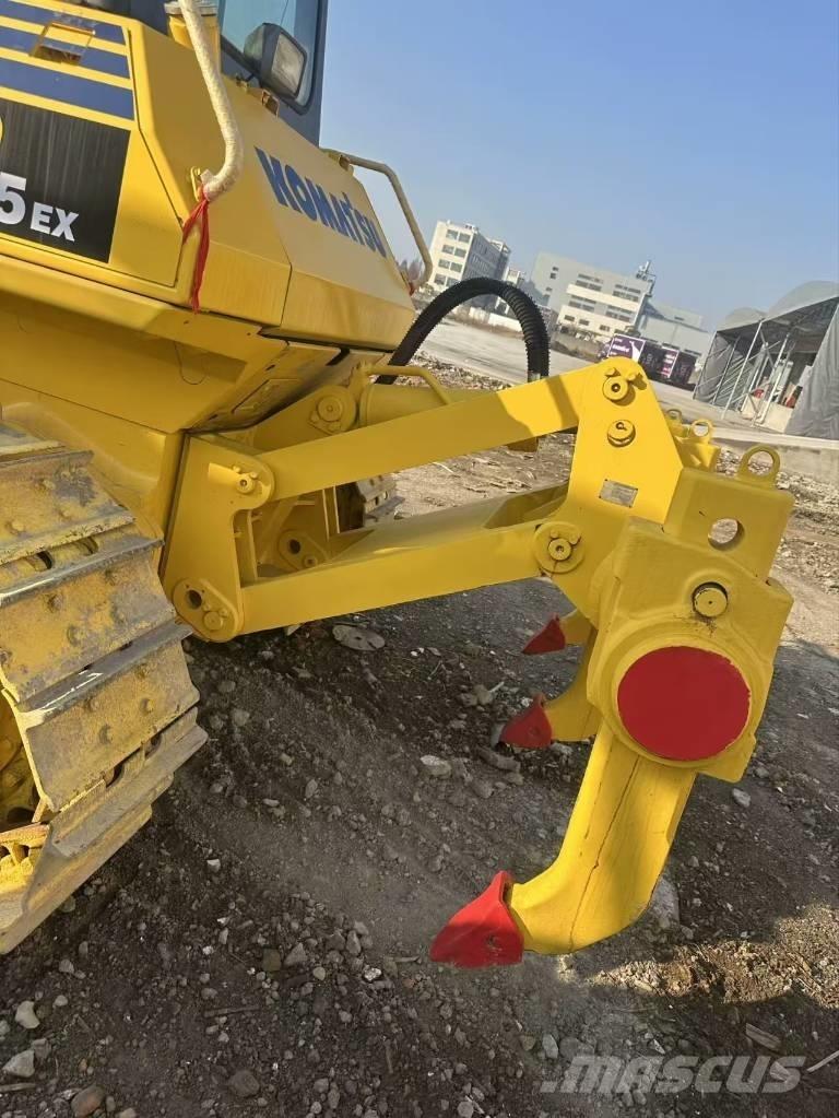 Komatsu D 85 E Buldooserid