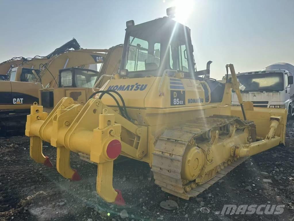 Komatsu D 85 E Buldooserid