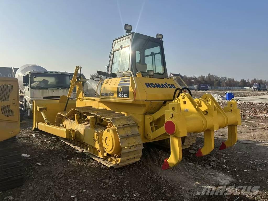Komatsu D 85 E Buldooserid