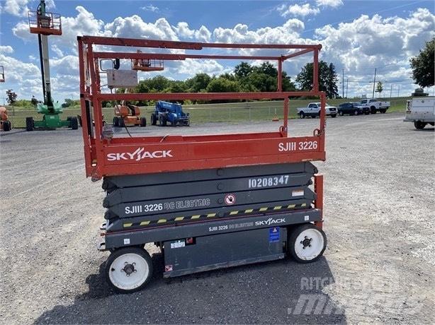 SkyJack SJ III 3226 Käärtõstukid