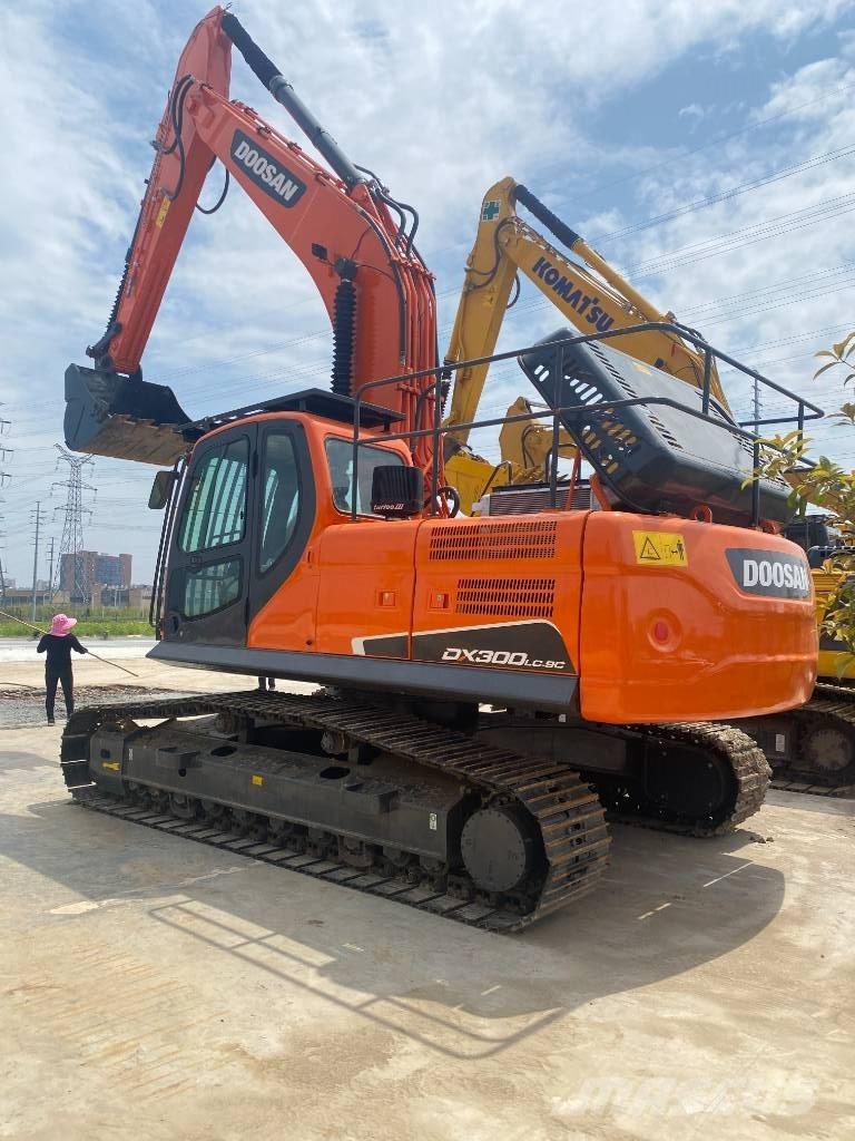 Doosan DX 300 Roomikekskavaatorid