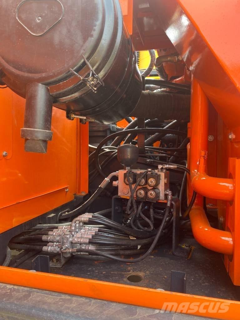 Doosan DX 300 Roomikekskavaatorid