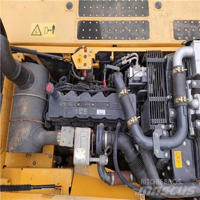 Komatsu PC 220-8 Roomikekskavaatorid