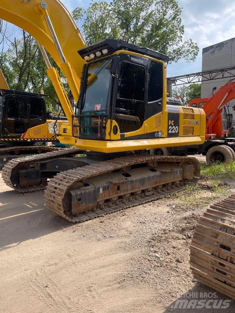 Komatsu PC 220-8 Roomikekskavaatorid