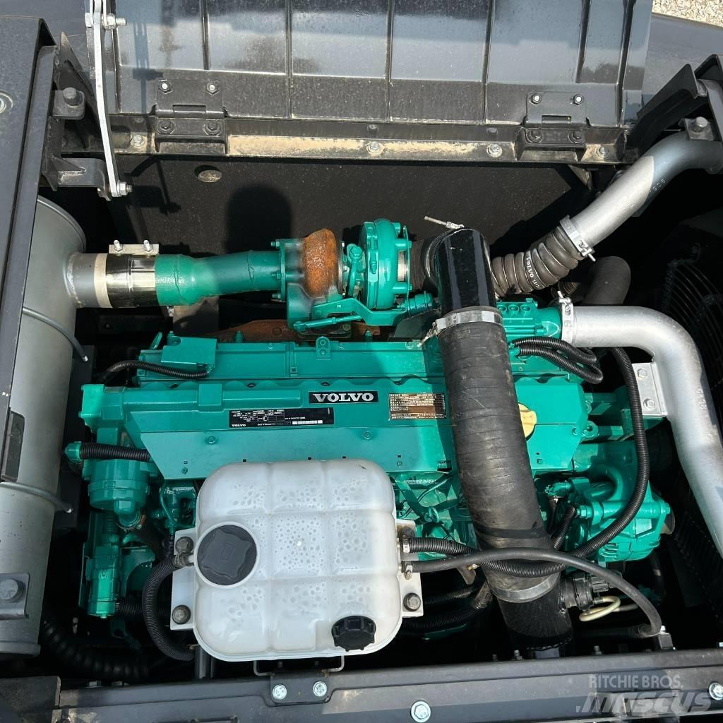 Volvo 300 Roomikekskavaatorid
