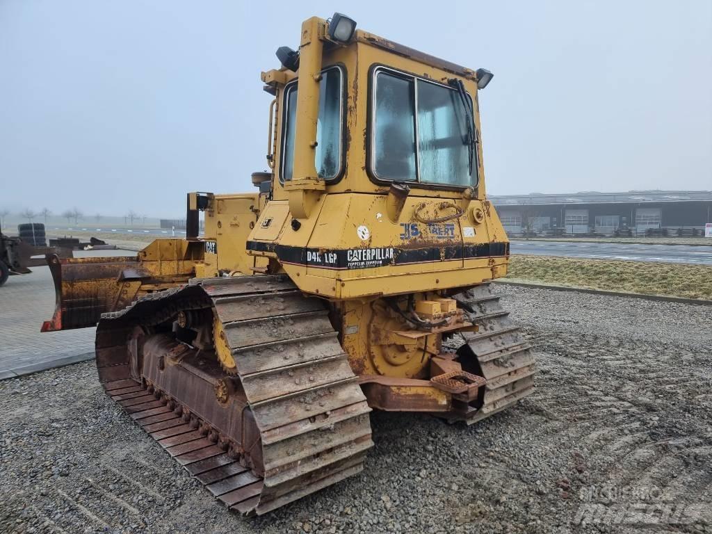 CAT D 4 H Buldooserid