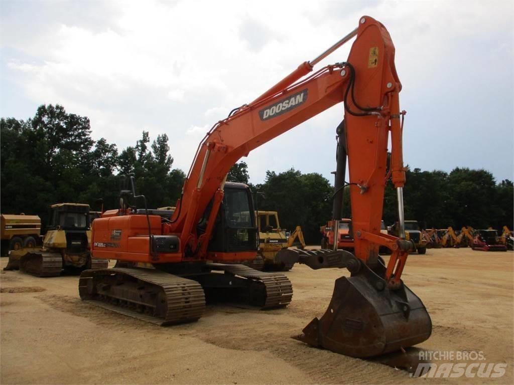 Doosan DX 225 Roomikekskavaatorid