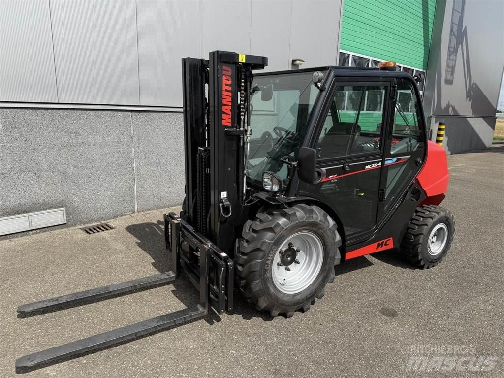 Manitou MC25-4 Maastikutõstukid