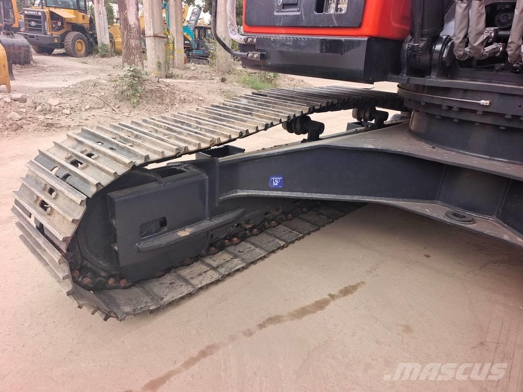 Doosan DX225LC Roomikekskavaatorid