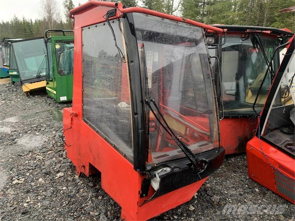 Komatsu 901TX Kabiinid