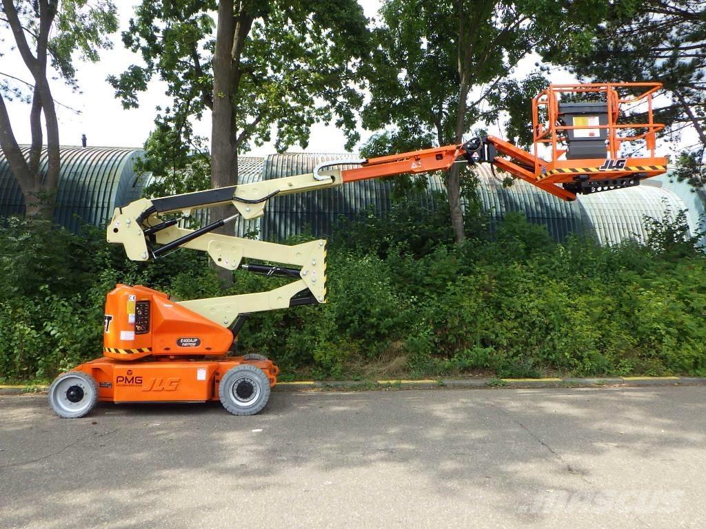 JLG E400AJPN Iseliikuvad poomtõstukid