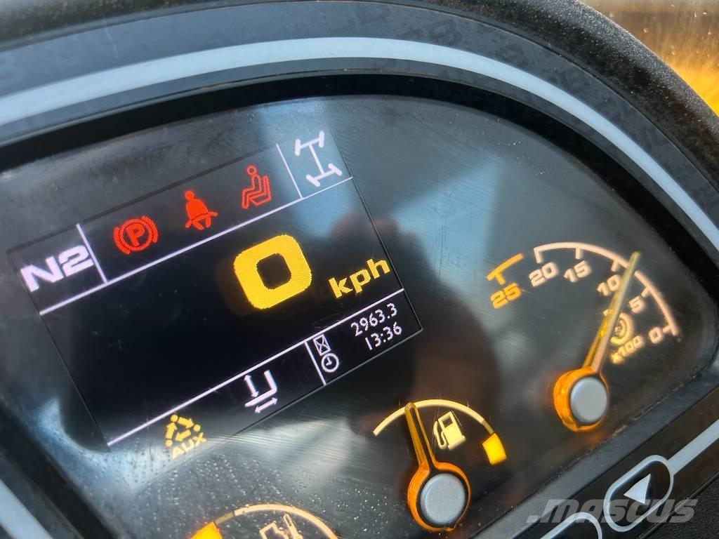 JCB 540-140 Hi Viz Teleskooplaadurid