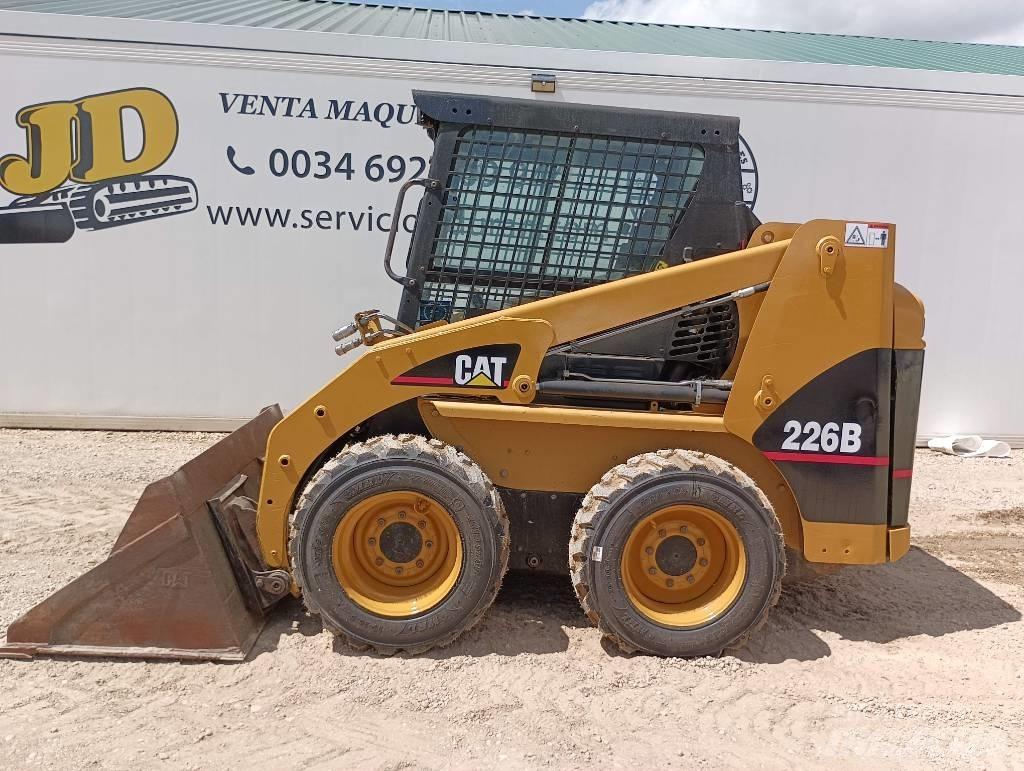 CAT 226 B Kompaktlaadurid