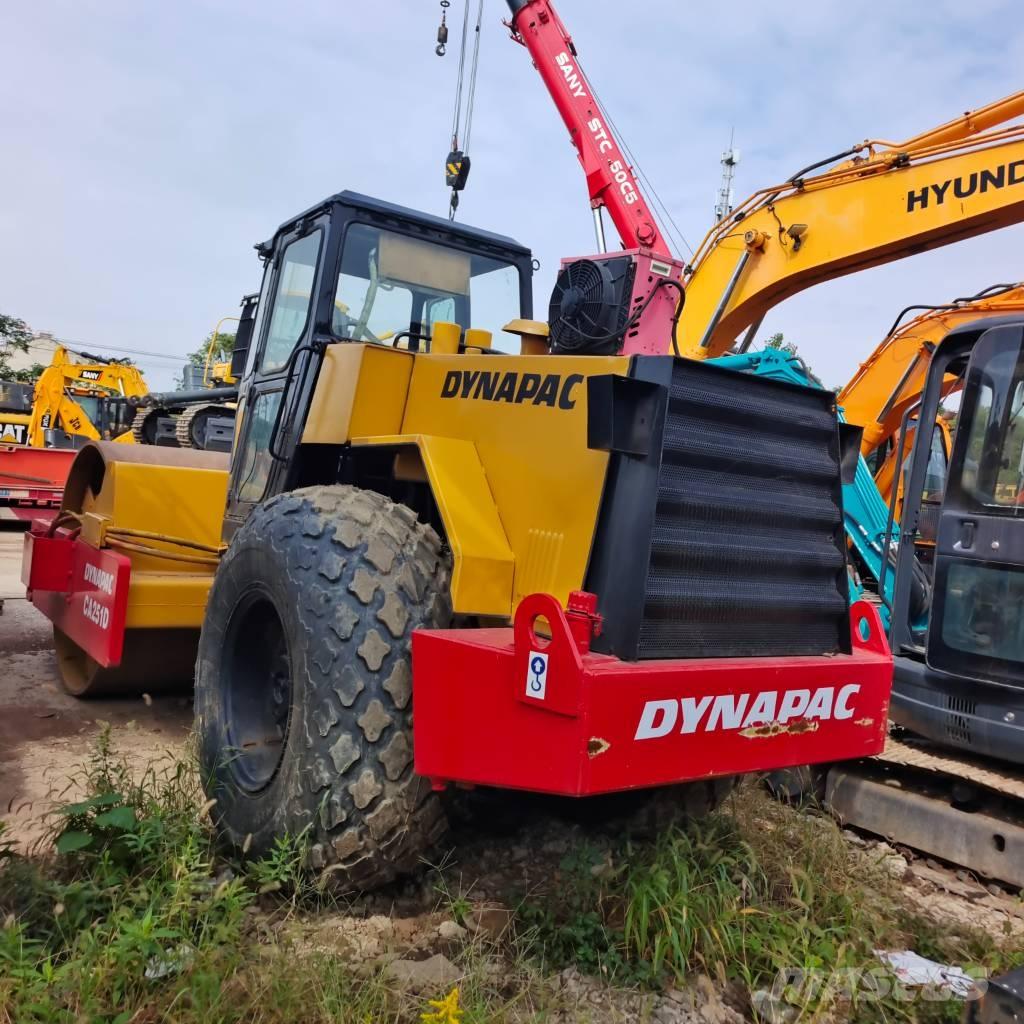 Dynapac CA 251 D Ühe trumliga rullid