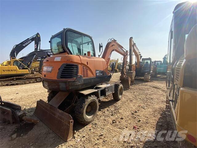 Doosan DX60W Roomikekskavaatorid