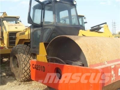 Dynapac CA 251 D Ühe trumliga rullid