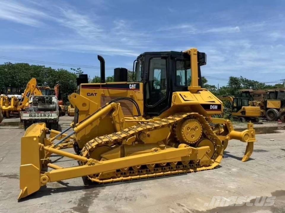 CAT D 6 M Buldooserid