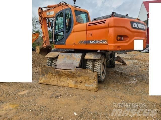 Doosan DX 210 W Ratasekskavaatorid