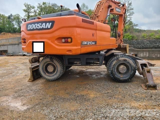 Doosan DX 210 W Ratasekskavaatorid