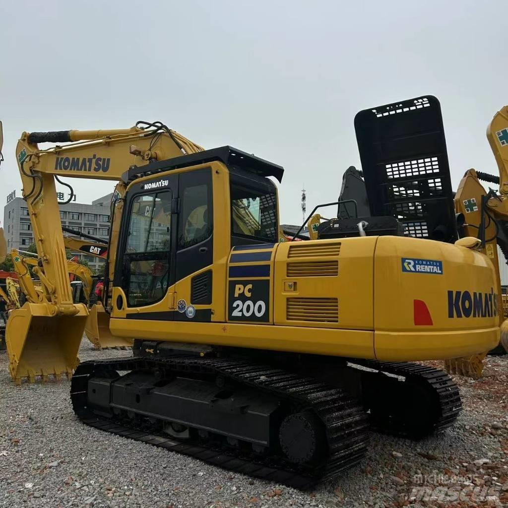 Komatsu 200-8 Roomikekskavaatorid