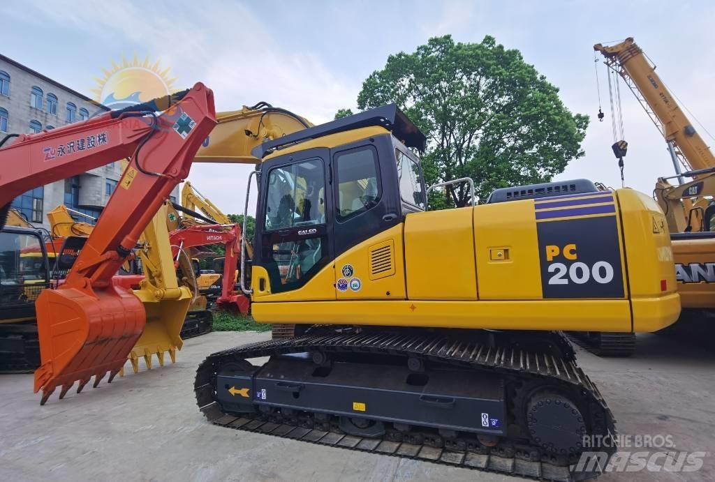 Komatsu PC 200-7 Roomikekskavaatorid