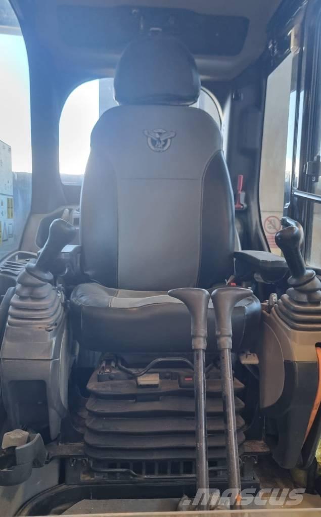 CASE CX 210 D Roomikekskavaatorid