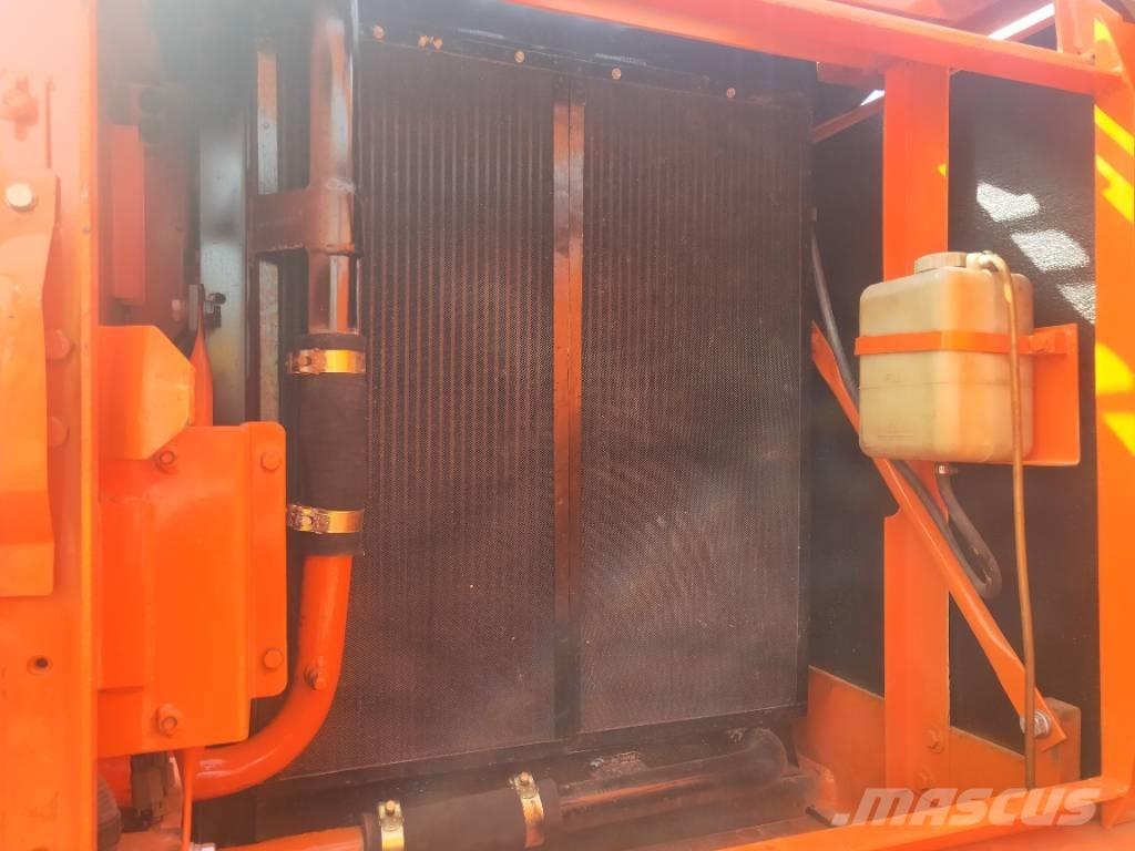 Doosan DH220LC-7 Roomikekskavaatorid
